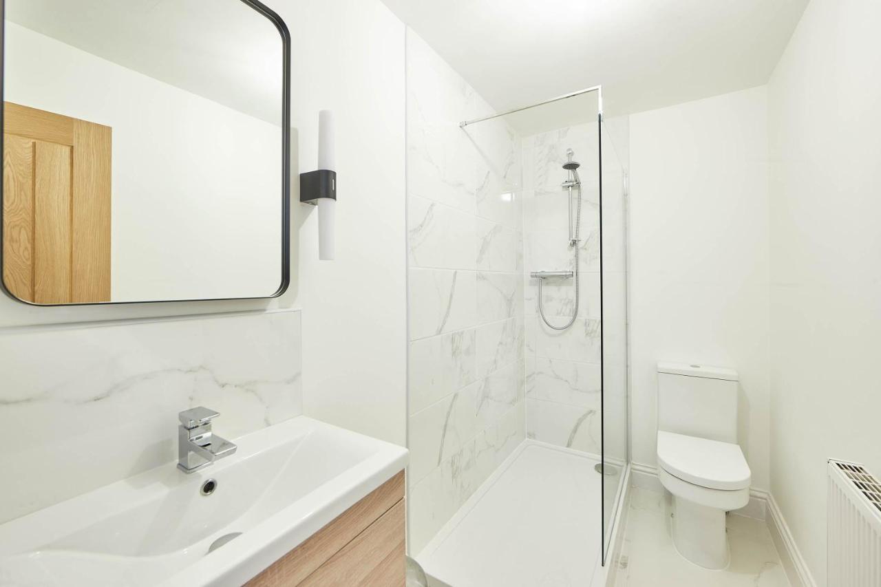 Apartment Host & - Heights Whitby
