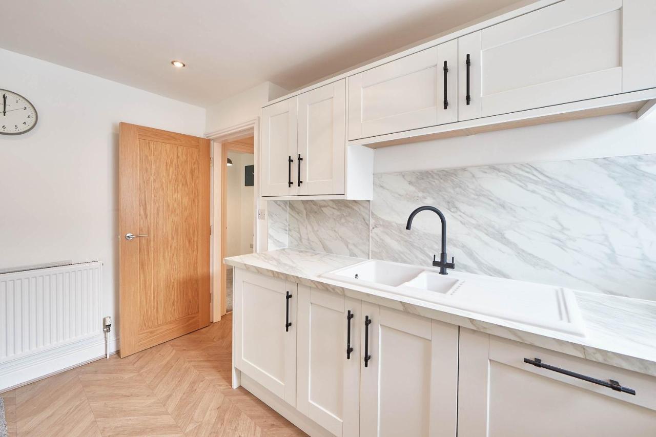 Apartment Host & - Heights Whitby