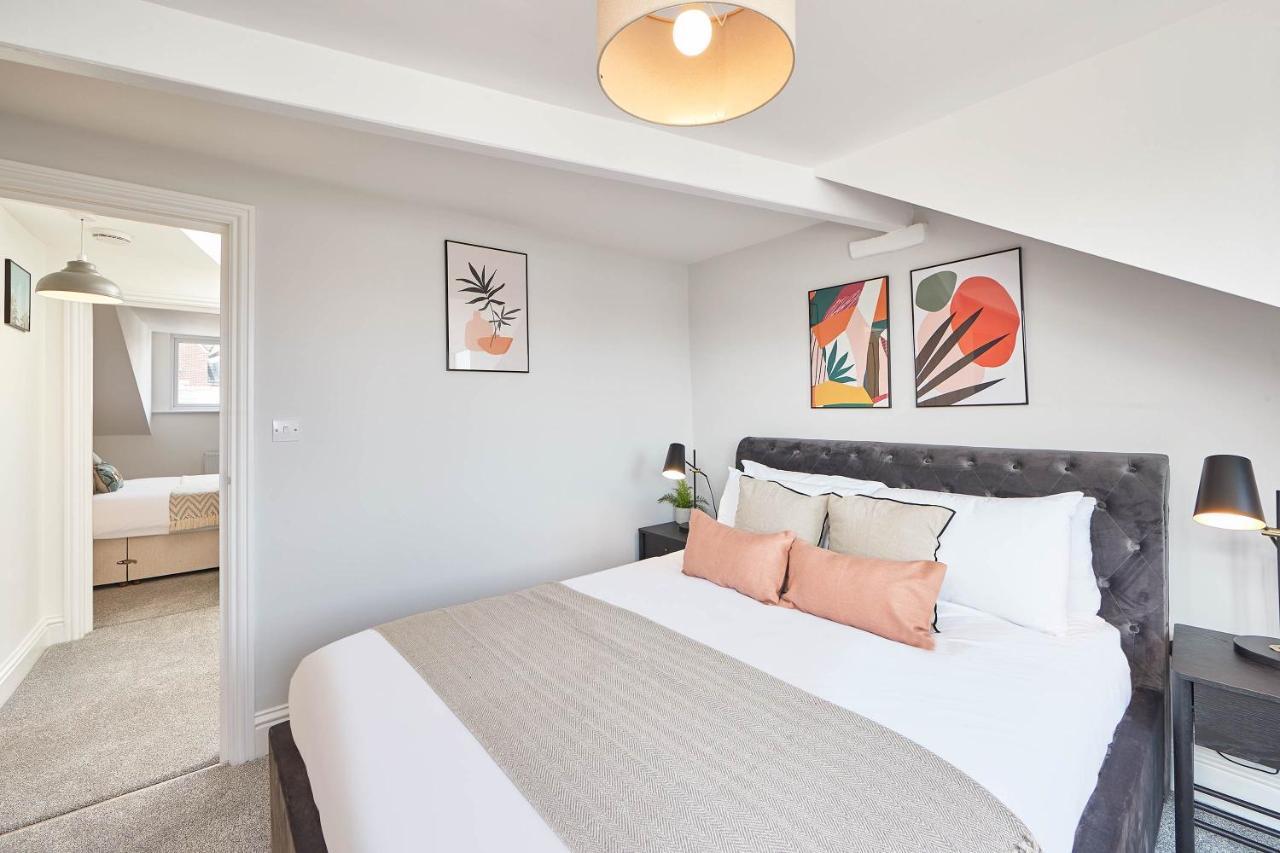 Host & - Heights Apartment
